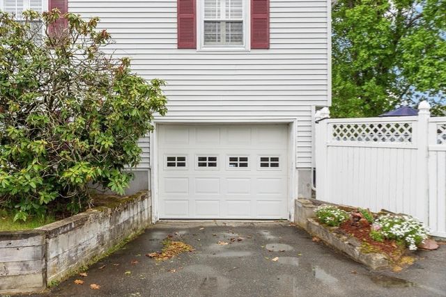 134 River Rd, Lowell, MA 01852