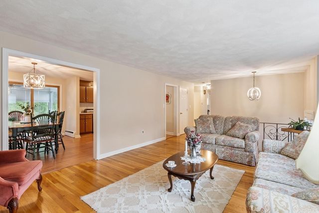 134 River Rd, Lowell, MA 01852