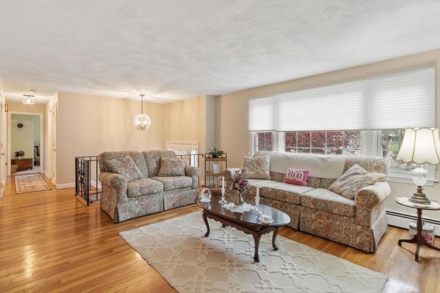 134 River Rd, Lowell, MA 01852