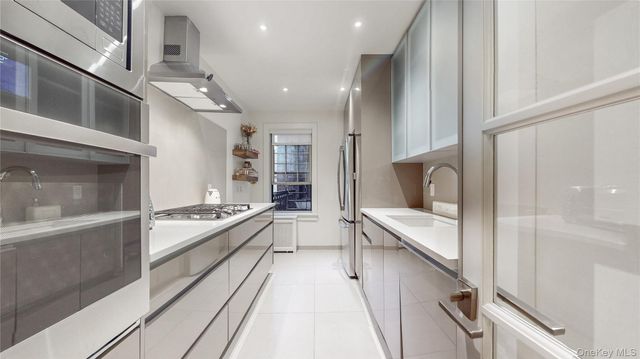 150 Burns Street 2D, Forest Hills, NY 11375