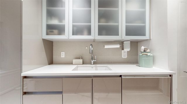 150 Burns Street 2D, Forest Hills, NY 11375