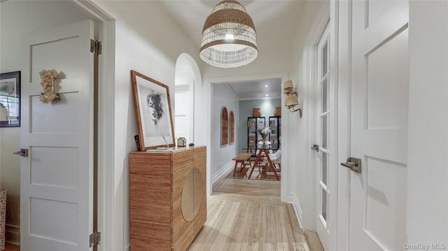 150 Burns Street 2D, Forest Hills, NY 11375