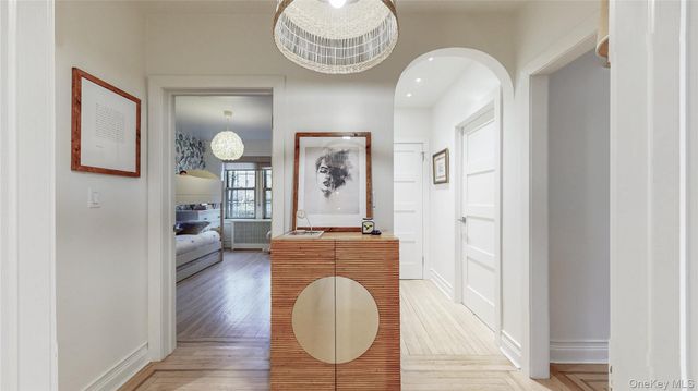 150 Burns Street 2D, Forest Hills, NY 11375