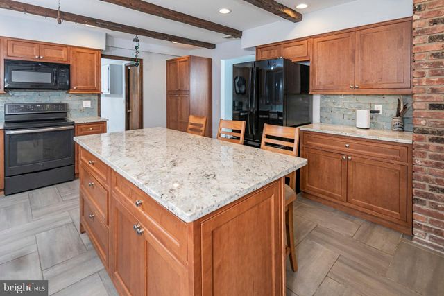 9 NORTHFIELD CT, Lambertville, NJ 08530