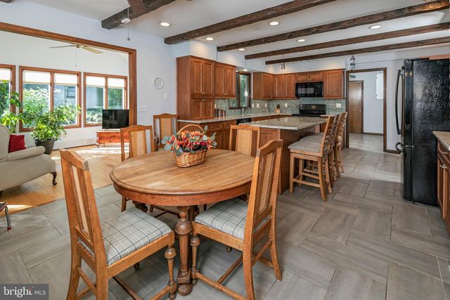 9 NORTHFIELD CT, Lambertville, NJ 08530