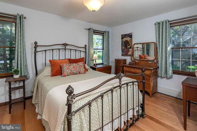 9 NORTHFIELD CT, Lambertville, NJ 08530