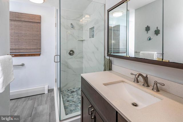 9 NORTHFIELD CT, Lambertville, NJ 08530