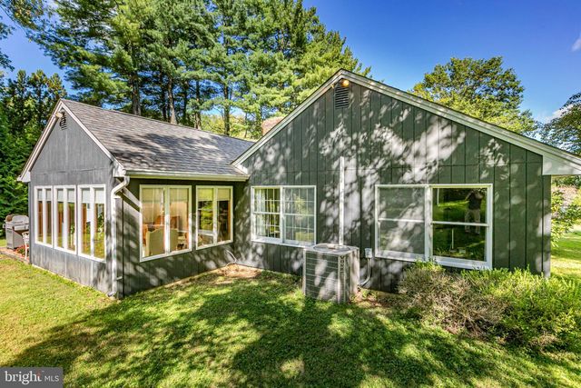 9 NORTHFIELD CT, Lambertville, NJ 08530
