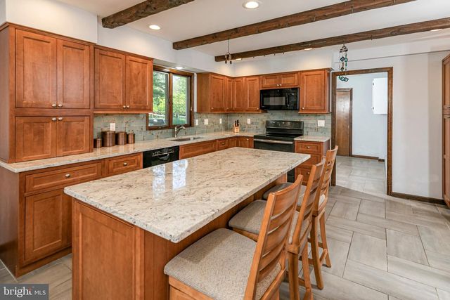 9 NORTHFIELD CT, Lambertville, NJ 08530