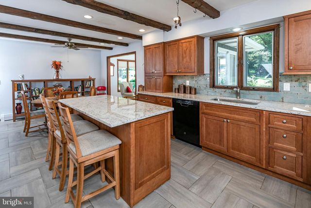 9 NORTHFIELD CT, Lambertville, NJ 08530