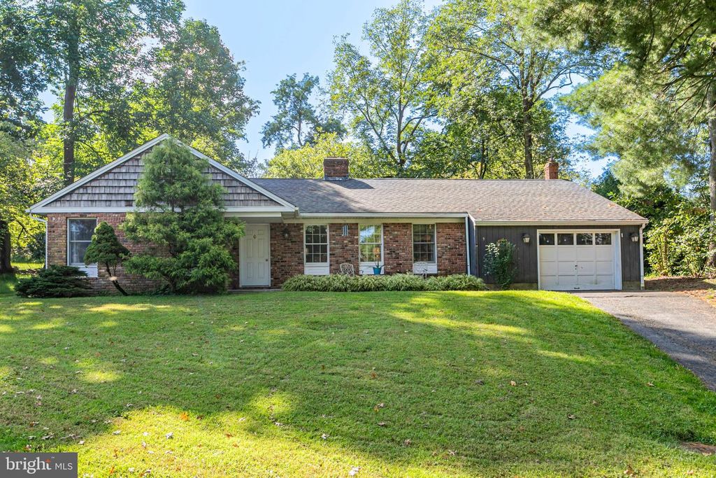 9 NORTHFIELD CT, Lambertville, NJ 08530