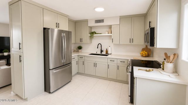 8511 W INDIANOLA Avenue, Phoenix, AZ 85037