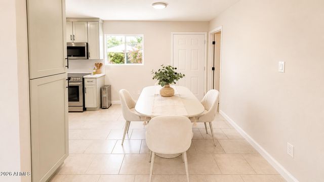 8511 W INDIANOLA Avenue, Phoenix, AZ 85037