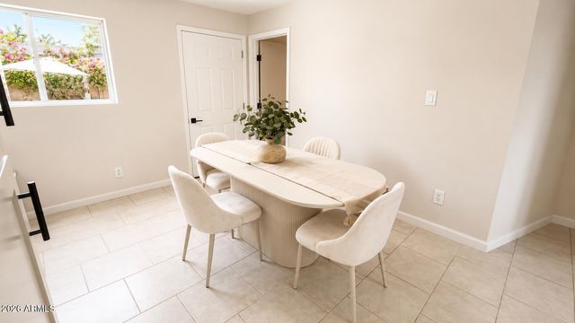 8511 W INDIANOLA Avenue, Phoenix, AZ 85037