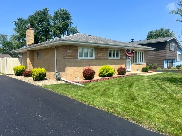 358 Pine Avenue, Wood Dale, IL 60191