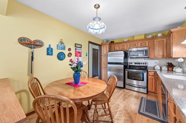 420 N Comstock Lane N, Plymouth, MN 55447