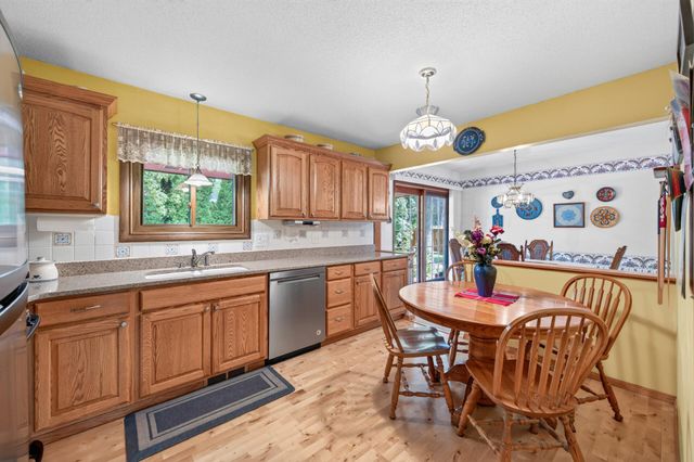 420 N Comstock Lane N, Plymouth, MN 55447