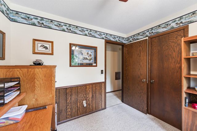 420 N Comstock Lane N, Plymouth, MN 55447