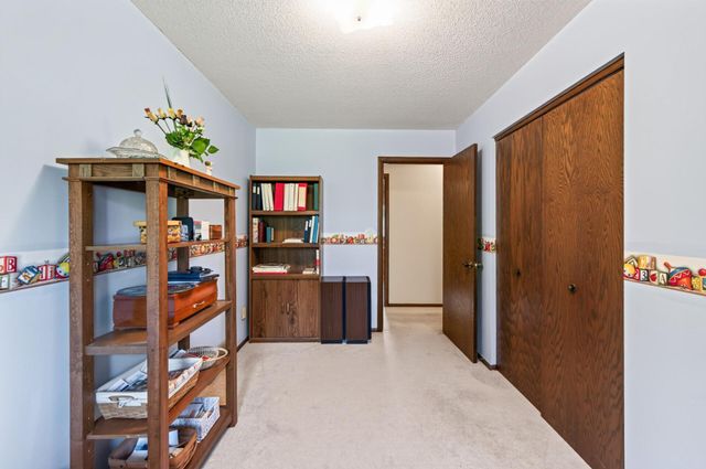 420 N Comstock Lane N, Plymouth, MN 55447