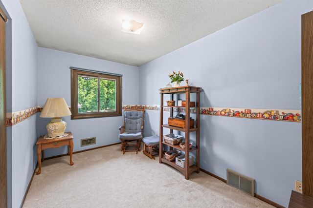 420 N Comstock Lane N, Plymouth, MN 55447