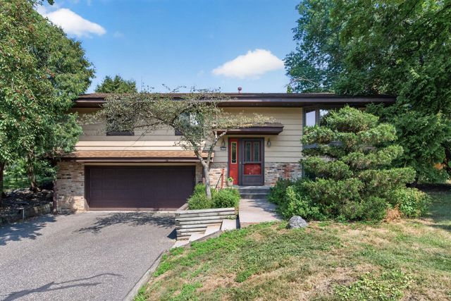 420 N Comstock Lane N, Plymouth, MN 55447