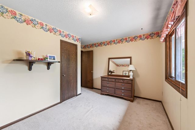 420 N Comstock Lane N, Plymouth, MN 55447