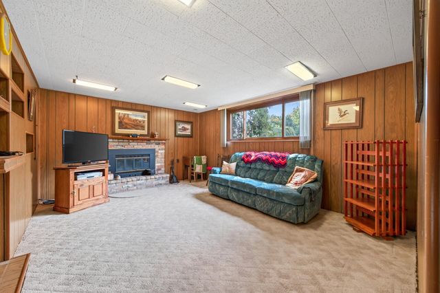 420 N Comstock Lane N, Plymouth, MN 55447