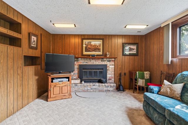420 N Comstock Lane N, Plymouth, MN 55447