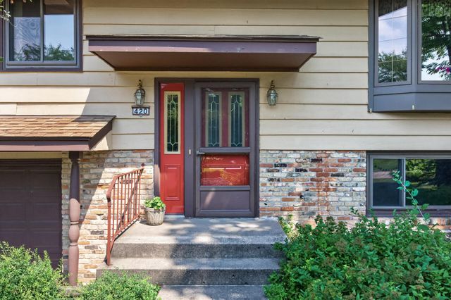 420 N Comstock Lane N, Plymouth, MN 55447