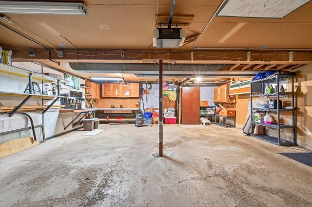 420 N Comstock Lane N, Plymouth, MN 55447