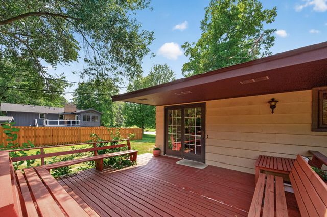 420 N Comstock Lane N, Plymouth, MN 55447