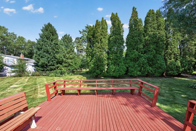 420 N Comstock Lane N, Plymouth, MN 55447