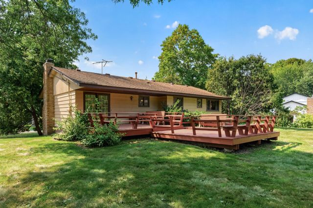 420 N Comstock Lane N, Plymouth, MN 55447