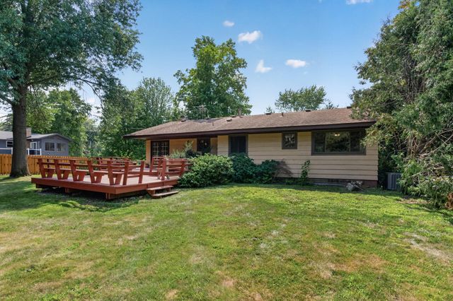 420 N Comstock Lane N, Plymouth, MN 55447