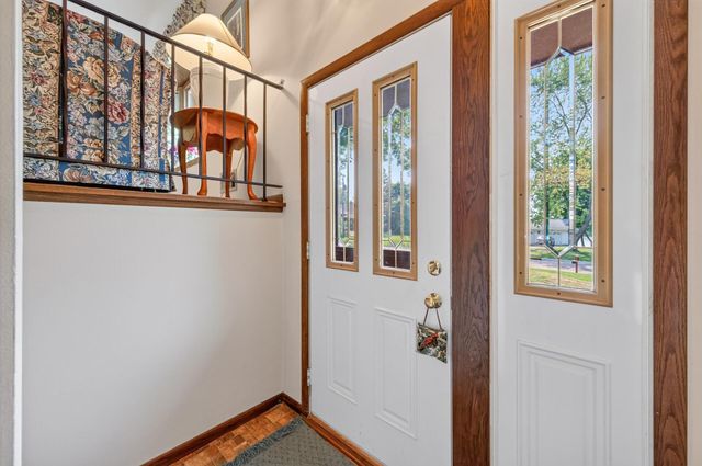 420 N Comstock Lane N, Plymouth, MN 55447