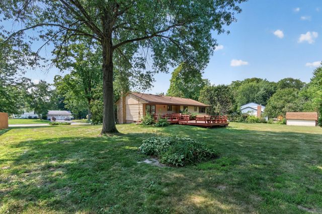 420 N Comstock Lane N, Plymouth, MN 55447