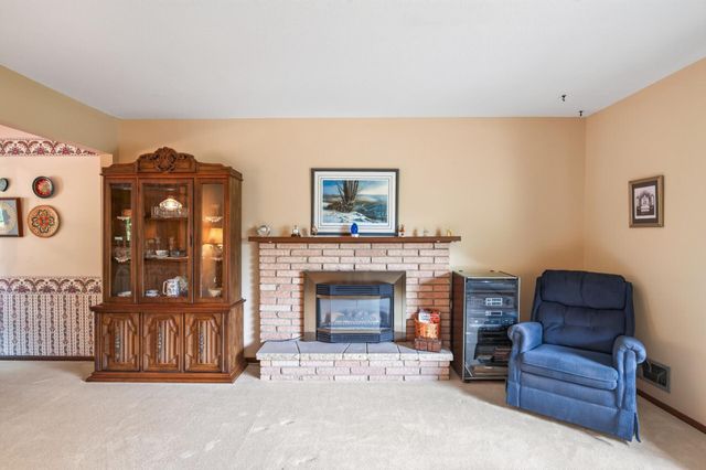 420 N Comstock Lane N, Plymouth, MN 55447