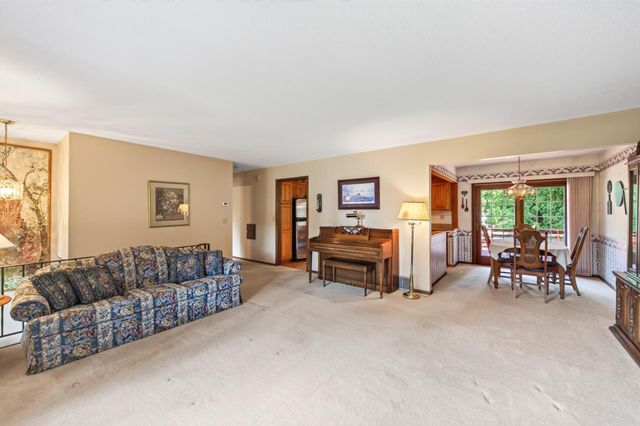 420 N Comstock Lane N, Plymouth, MN 55447