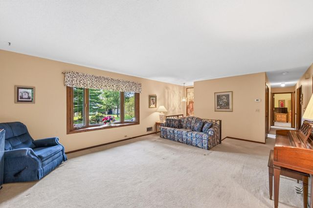 420 N Comstock Lane N, Plymouth, MN 55447