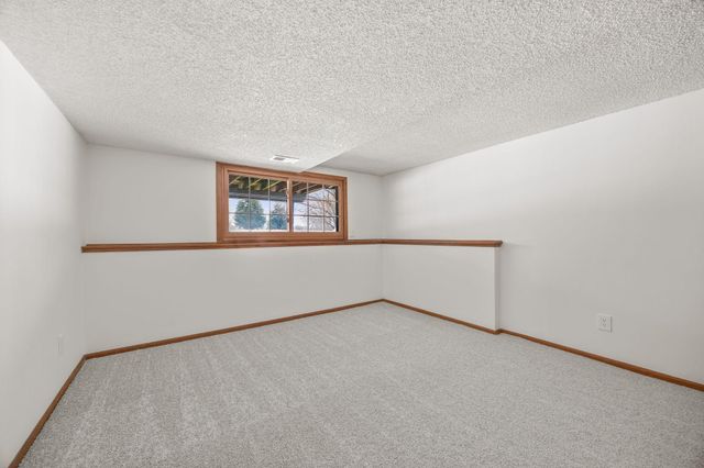 9556 Brighton Lane, Eden Prairie, MN 55347