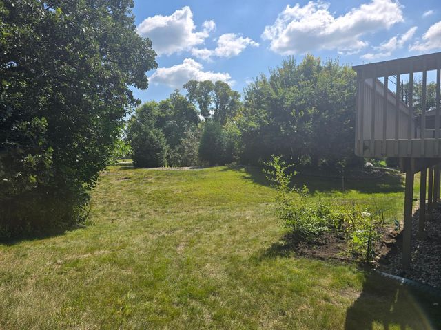 9556 Brighton Lane, Eden Prairie, MN 55347