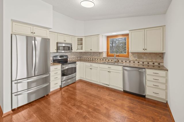 9556 Brighton Lane, Eden Prairie, MN 55347