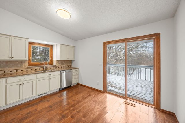 9556 Brighton Lane, Eden Prairie, MN 55347