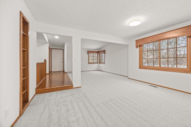 9556 Brighton Lane, Eden Prairie, MN 55347