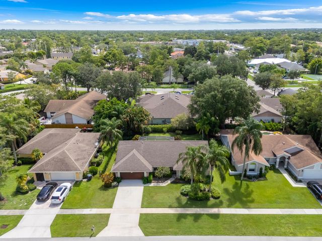 1532 Primrose Lane, Wellington, FL 33414
