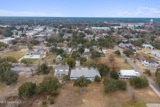 123 E 5th Street, Long Beach, MS 39560