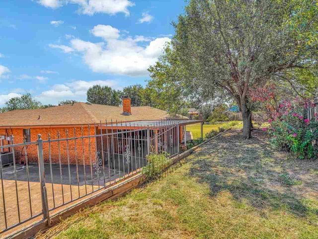 715 SW Englewood Dr, Lawton, OK 73505