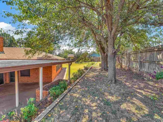 715 SW Englewood Dr, Lawton, OK 73505