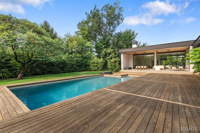 22 Fordyce Lane, Ladue, MO 63124