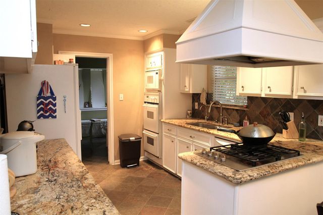 13822 Saint Marys Lane, Houston, TX 77079